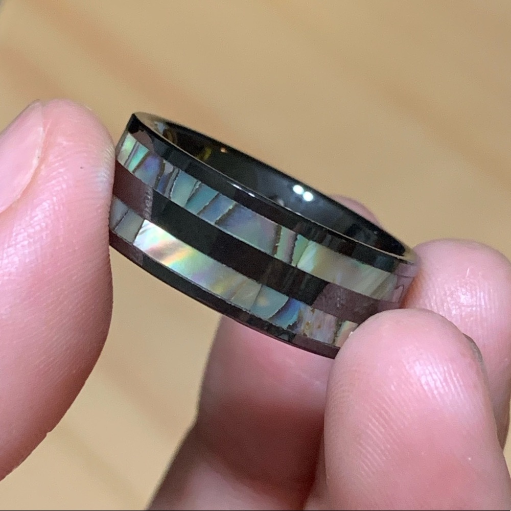 Abalone/Mother of pearl ring band